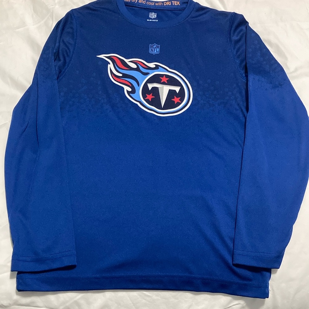 Boy’s Tennessee Titans Dri-Tek top
